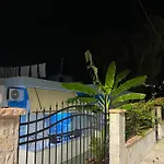 Elton Tafa Guesthouse